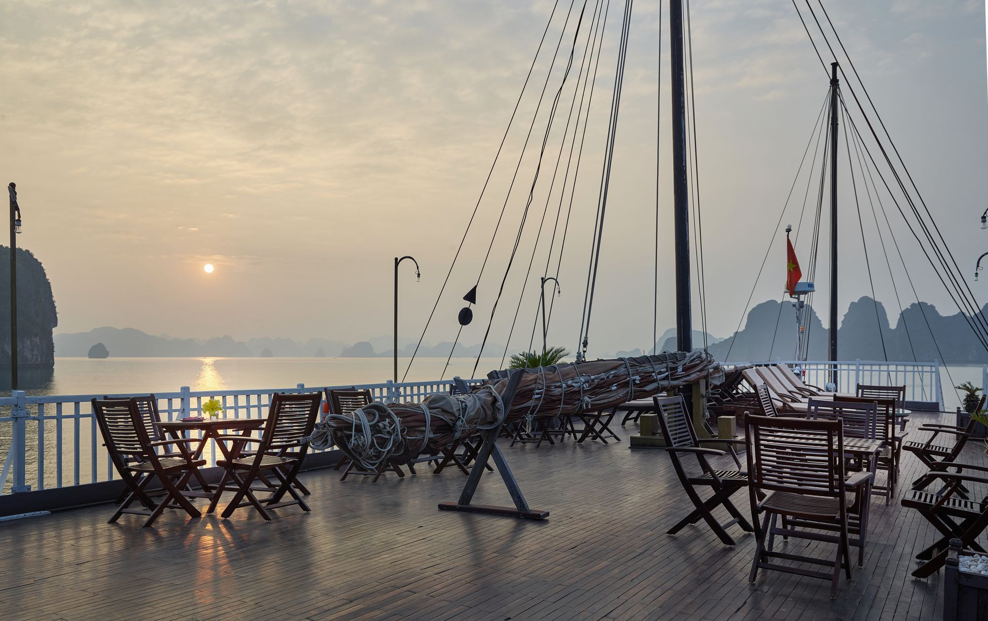 Garden Bay Legend Cruise Hotel Ha Long Exterior foto