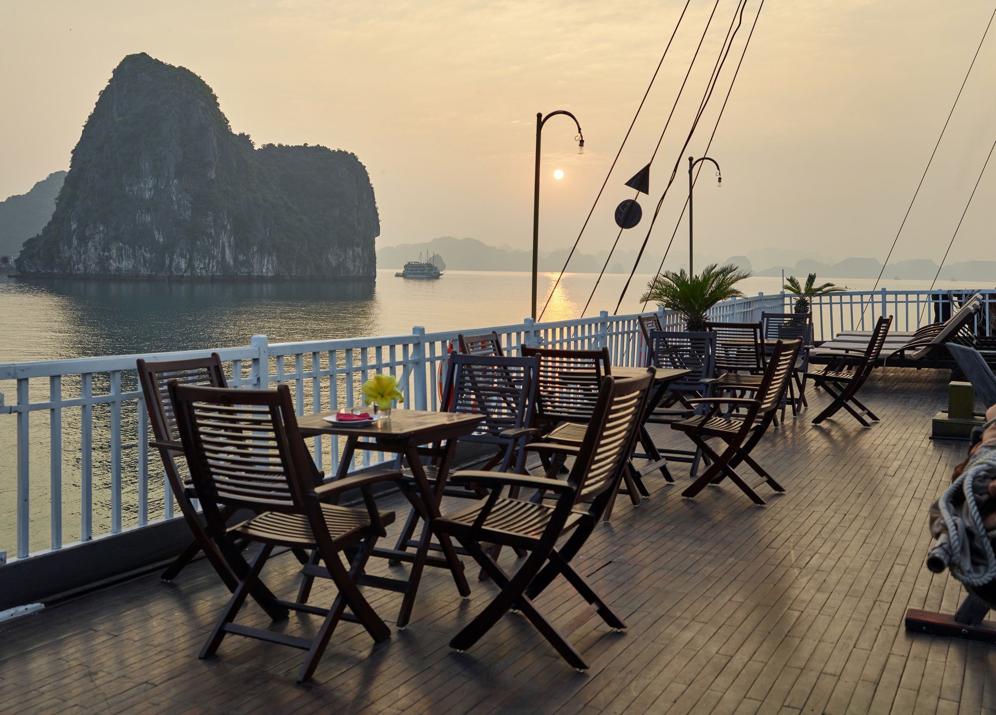 Garden Bay Legend Cruise Hotel Ha Long Exterior foto