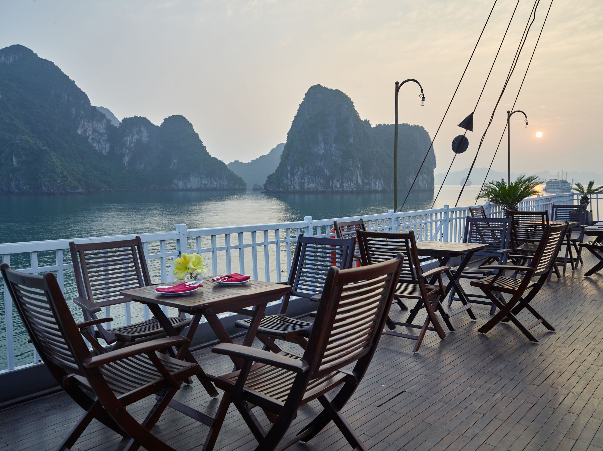 Garden Bay Legend Cruise Hotel Ha Long Exterior foto