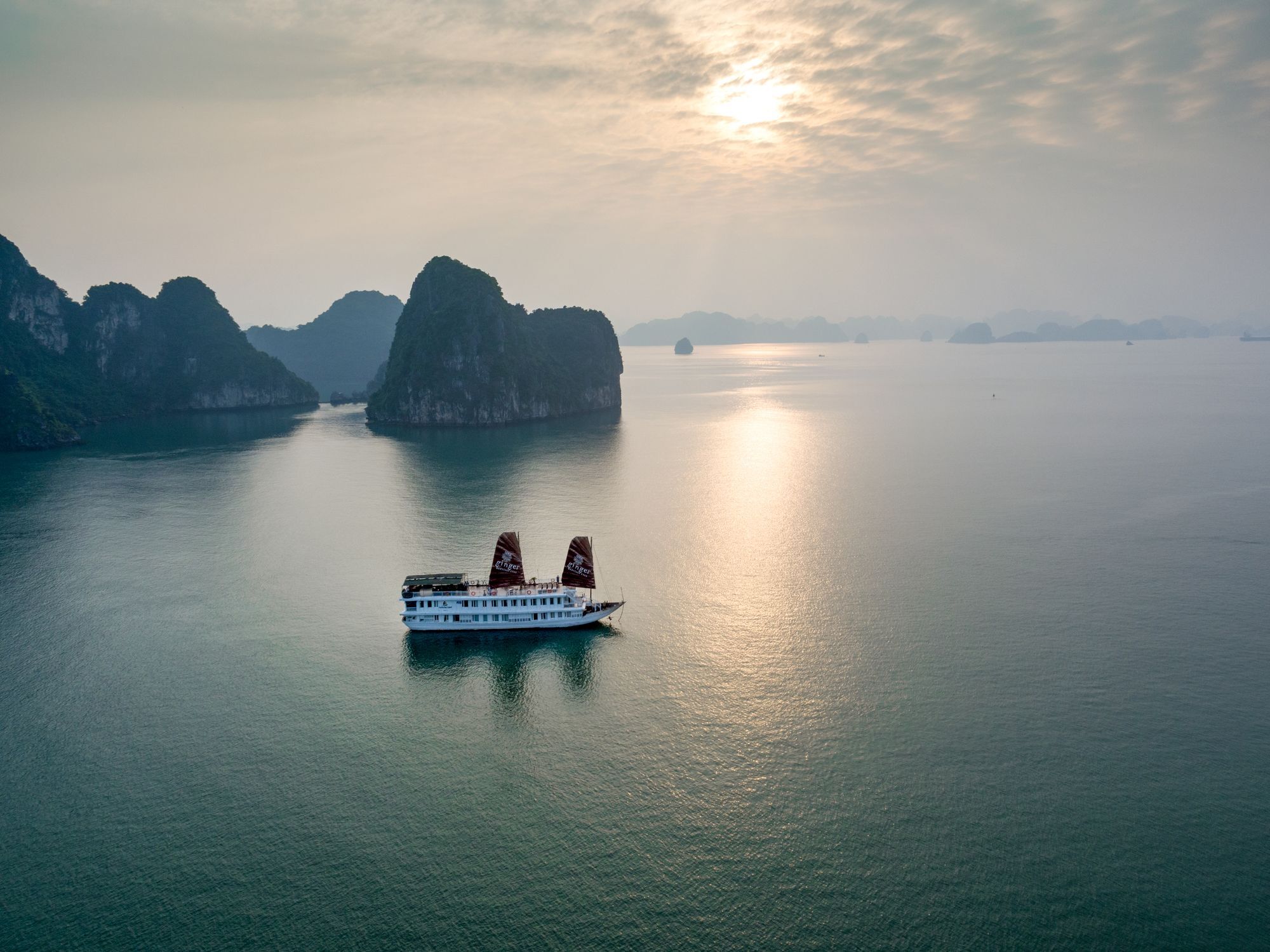 Garden Bay Legend Cruise Hotel Ha Long Exterior foto